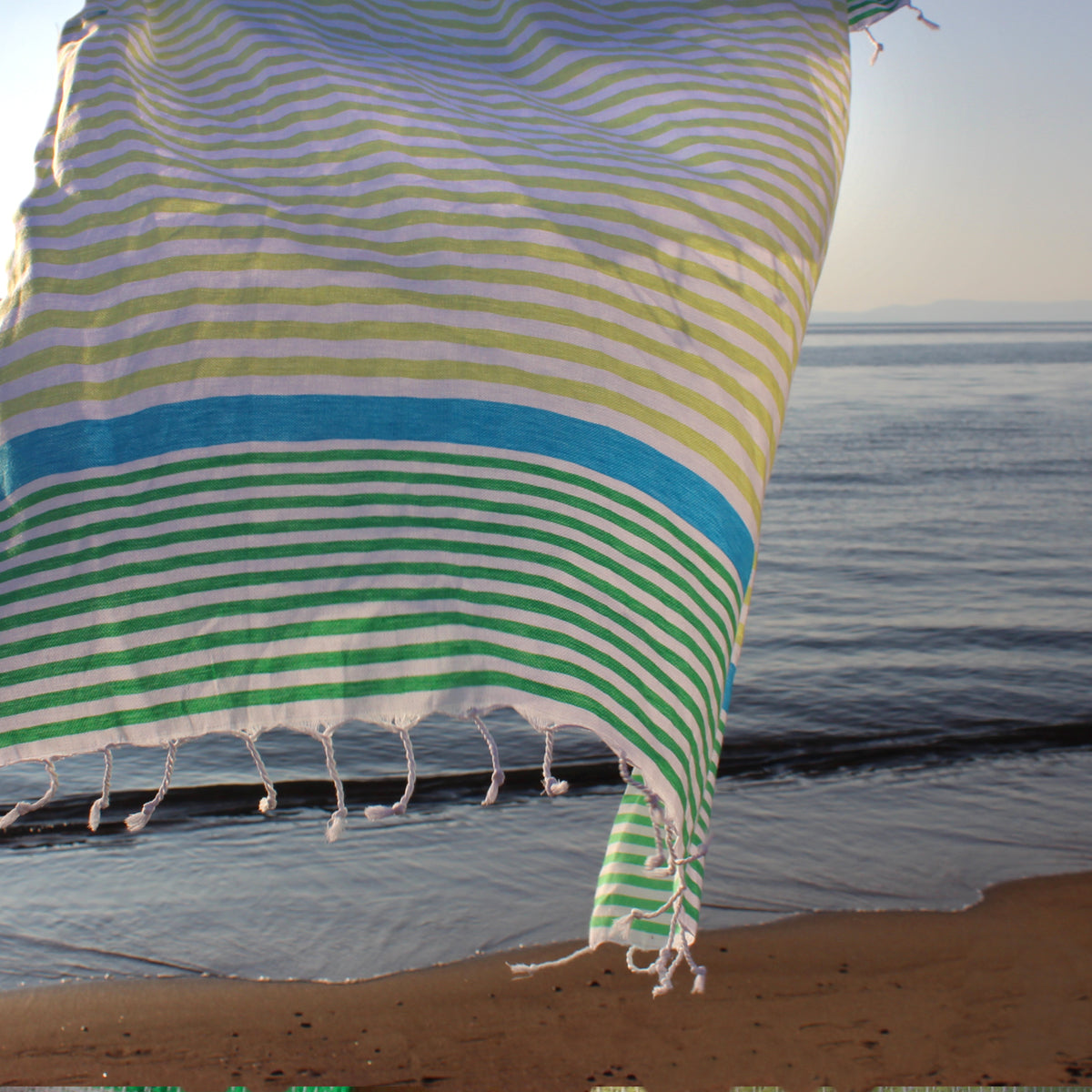 Greeen sandfree towel