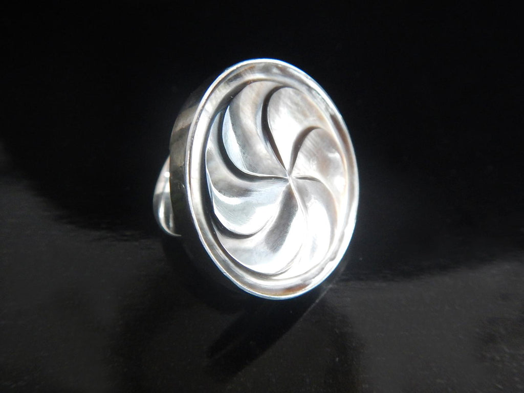 mother-of-pearl-silver-ring